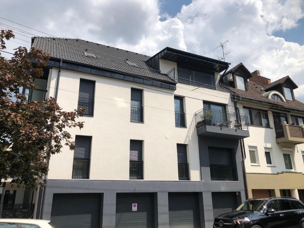 Szeged Gyoengye Delux Apartment Exterior photo